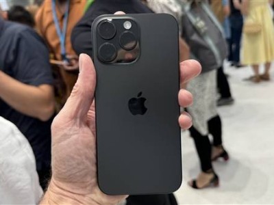 实测辟谣！iPhone 16全系微信畅通无阻，别再被误导了！