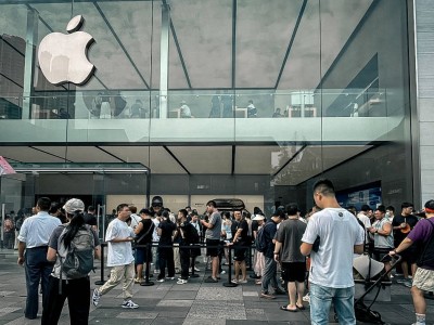 年轻人杠上黄牛，只为抢iPhone 16？这波操作让人看不懂！