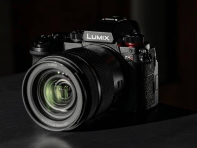 松下新品LUMIX S5D亮相，全画幅无反相机支持大疆LiDAR对焦？