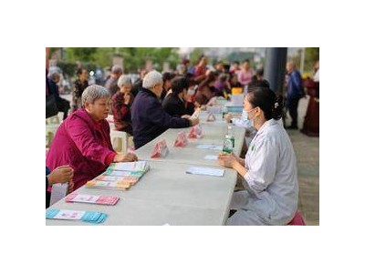 双流区这家医院“世界骨质疏松日”义诊，为骨骼加劲！