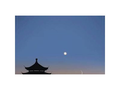 星空有约｜这幕“星月童话”极具画面感