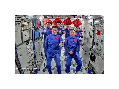 "天宫"全家福！中国航天步入新时代，三代航天员共绘未来星辰大海