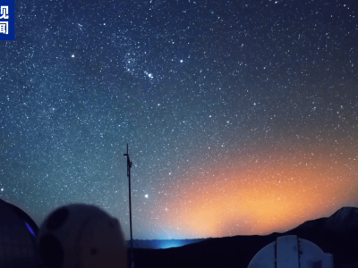 火箭云映雪山星空，宇宙级浪漫定格夜空