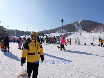 冰雪季带火雪场周边小店，“冰雪+”模式引领消费新热潮