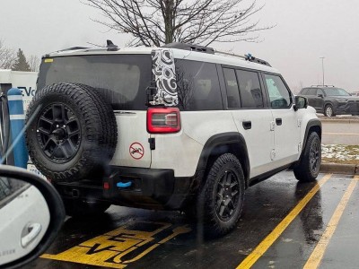 Jeep Recon纯电越野SUV路测图曝光，硬派风格酷似福特Bronco