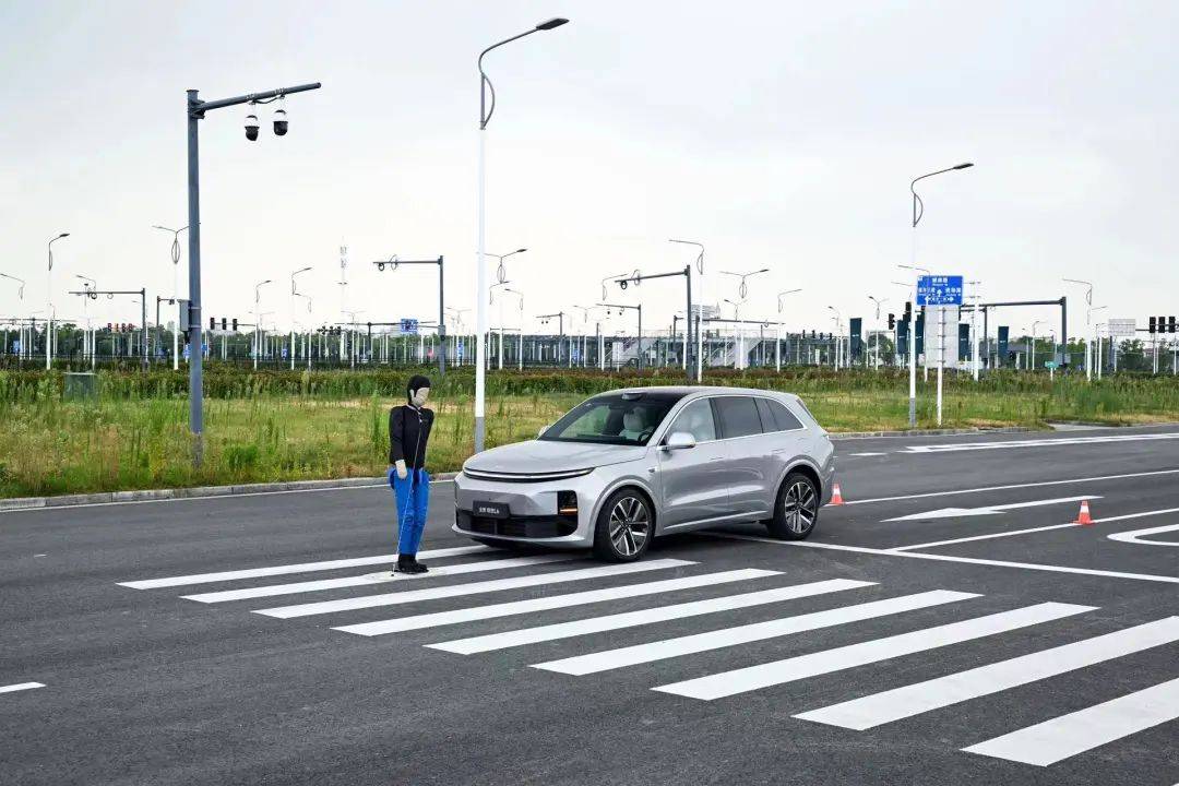 理想汽車智能駕駛實測場景