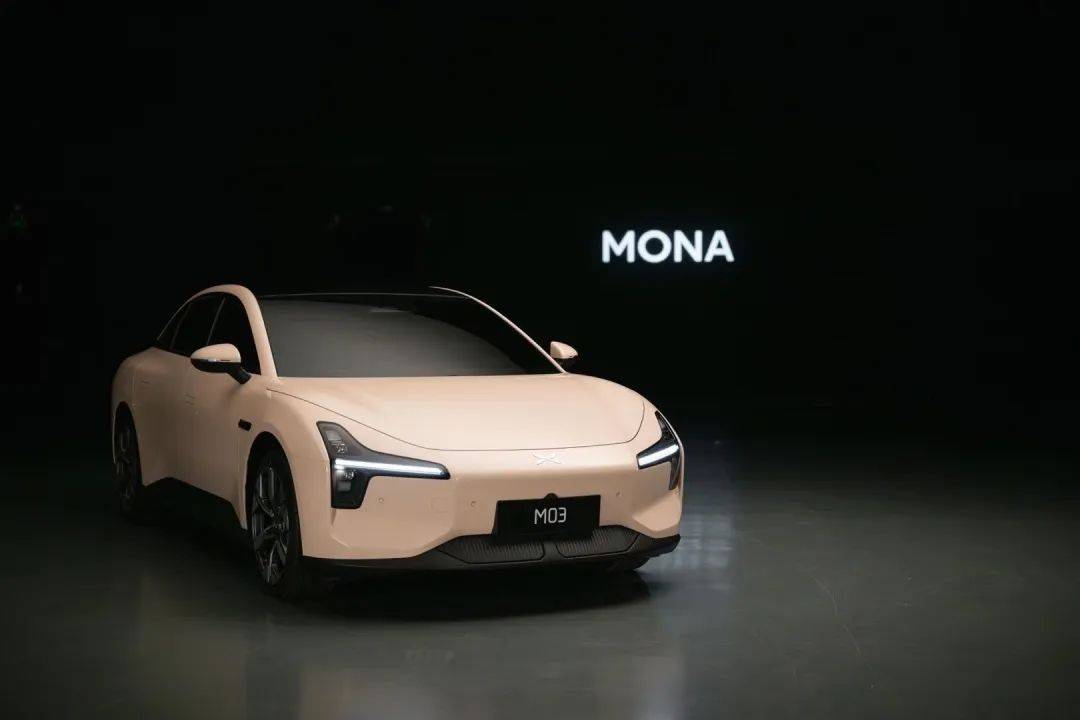 小鹏MONA M03交付现场