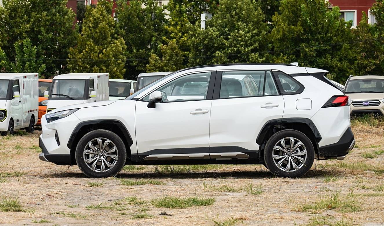 2024款丰田RAV4荣放内饰升级