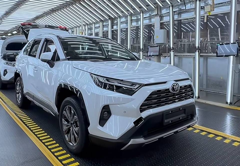 2024款丰田RAV4荣放外观升级