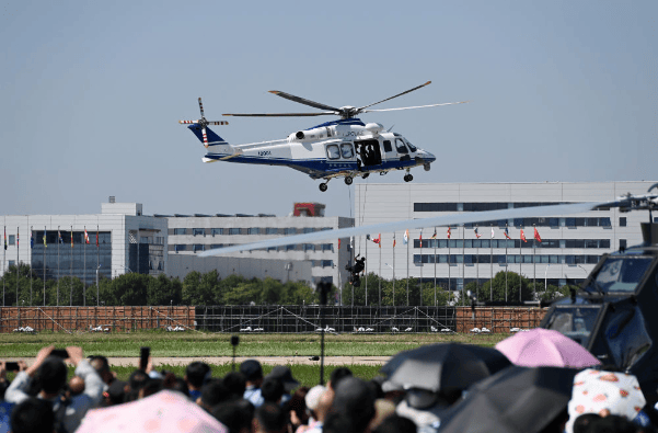 直升机博览会飞行表演