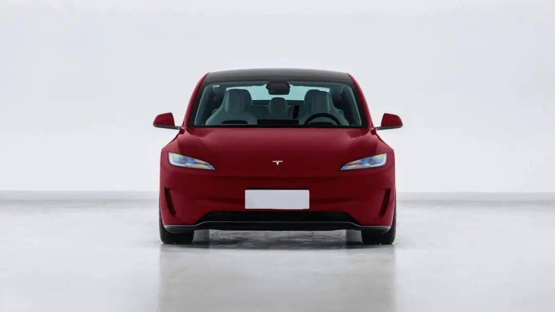 特斯拉焕新版Model 3 Performance