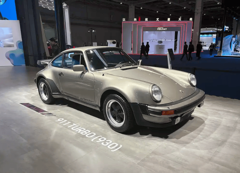 保时捷911 Turbo（930）亮相进博会