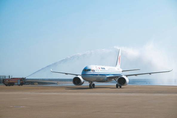 C919飞机抵达澳门国际机场