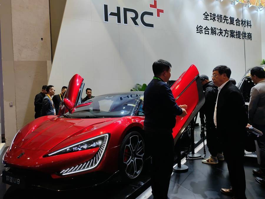 HRC为比亚迪仰望U9量身定制的‘超级碳舱’