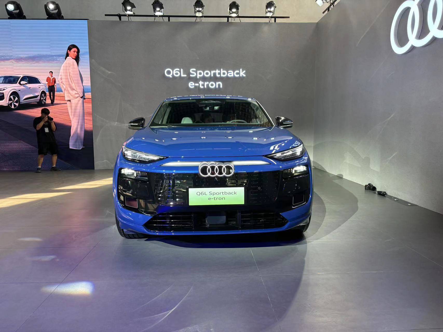 奥迪Q6L Sportback e-tron车身侧面