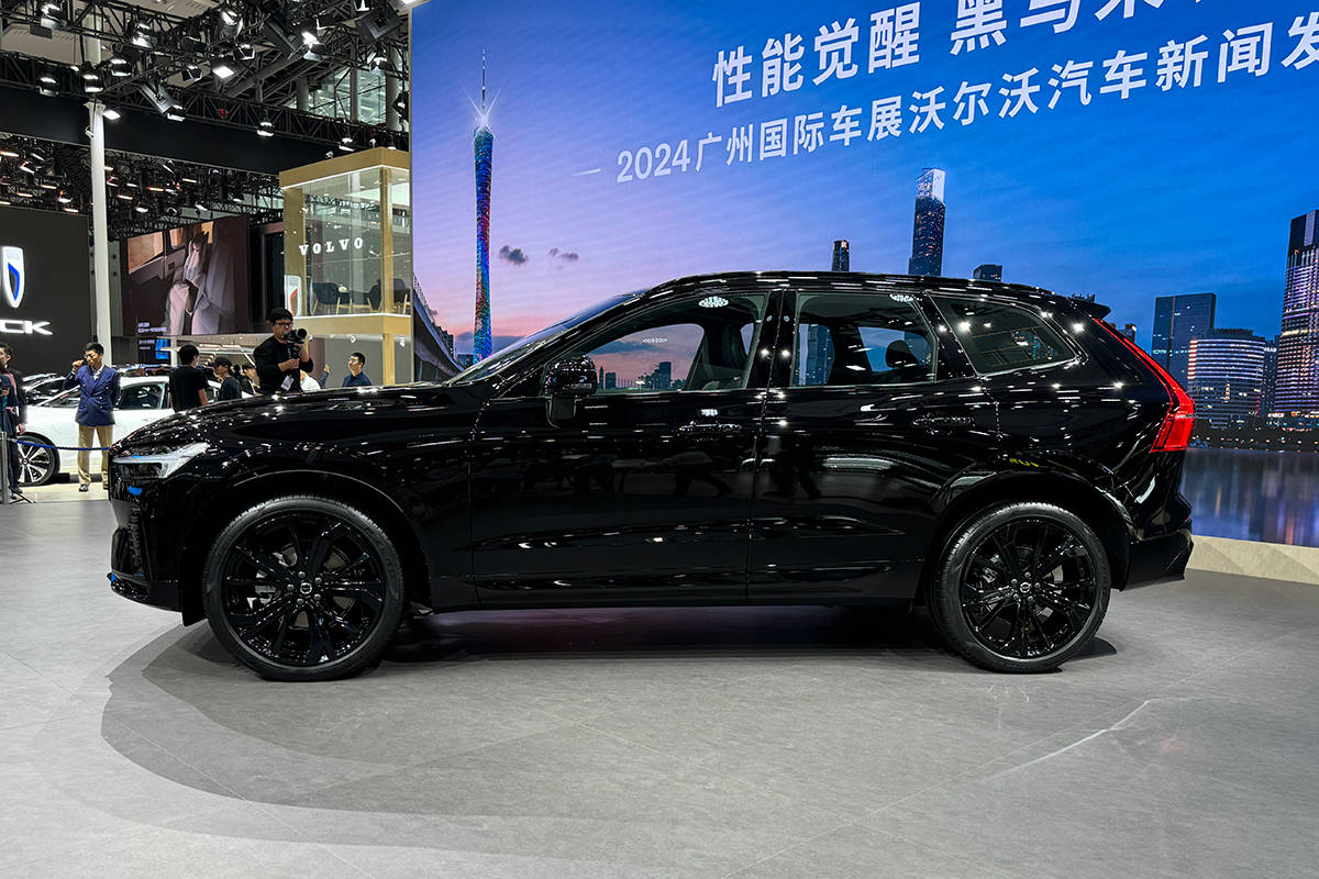 沃尔沃XC60智远极夜黑版车型驾驶体验