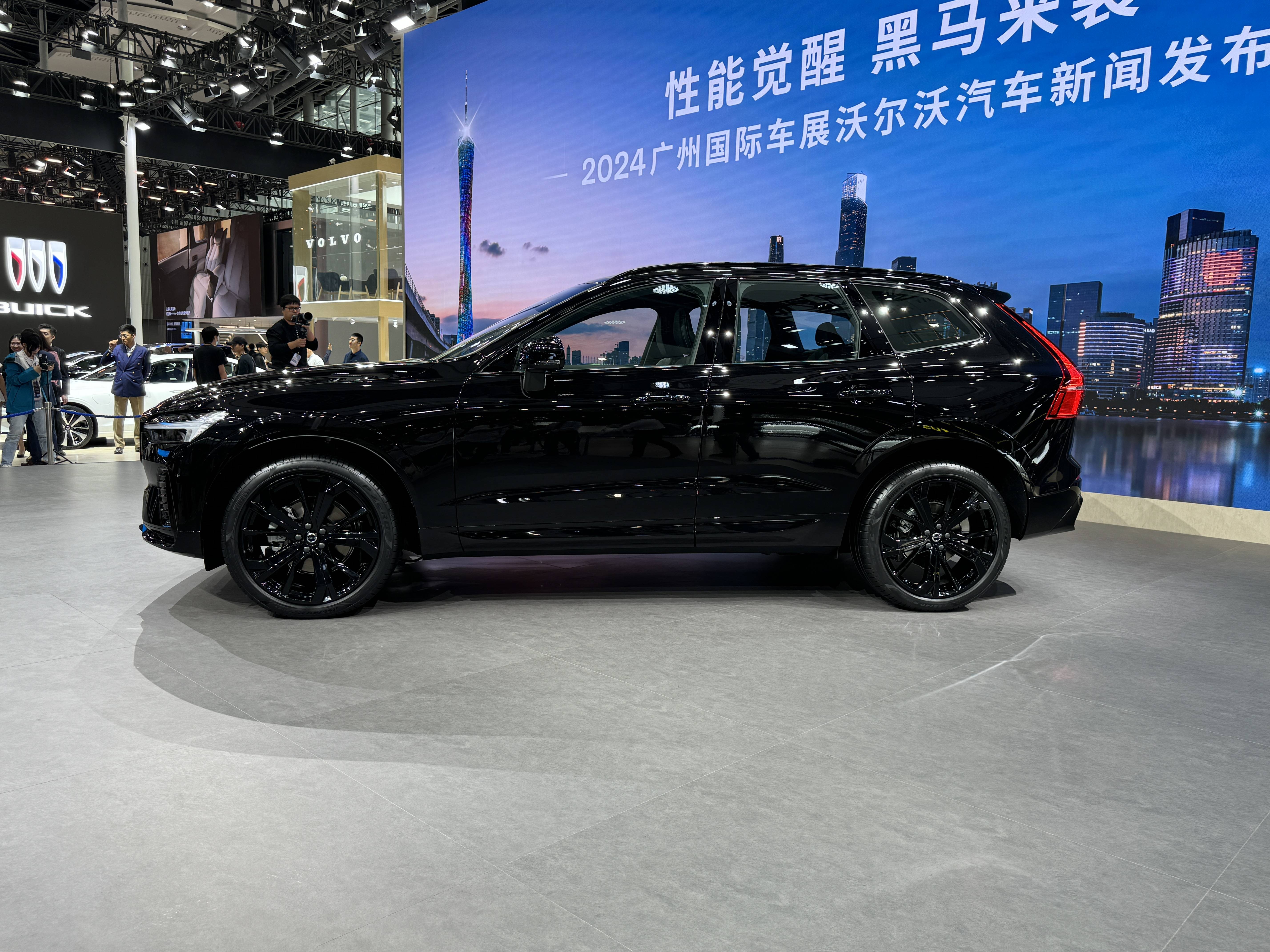 沃尔沃XC60智远极夜黑版内饰