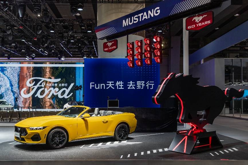 美式传奇性能跑车全新福特Mustang®敞篷运动版