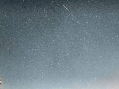 2025首场流星雨划过阳泉夜空，天文爱好者镜头下定格浪漫瞬间