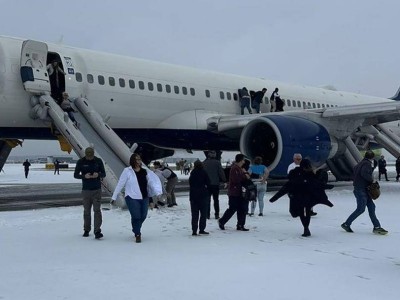 达美航空波音客机发动机故障紧急撤离 4名乘客轻伤