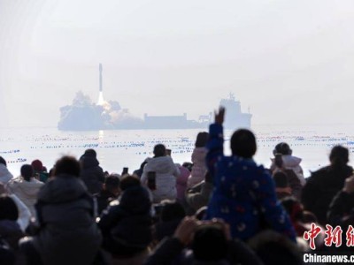 海阳海上火箭新年首飞，航天游成新热点，游客直呼太震撼！