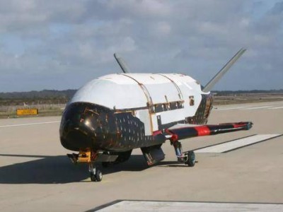 X-37B空天飞机飞行400天，首次公开地球照片，太空视角展现家园全貌